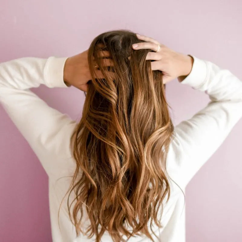 Femme avec beau cheveux